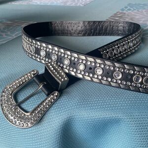 Small women’s sequin belt with large buckle